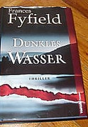 Dunkles Wasser